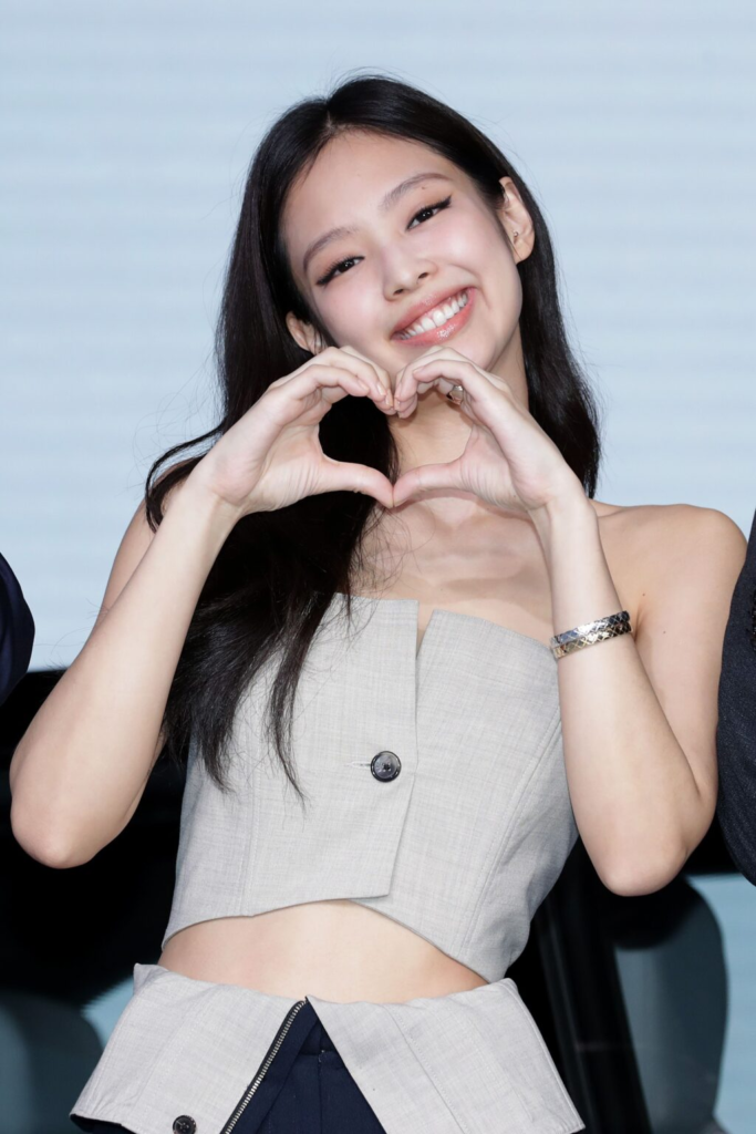 Jennie Public Image